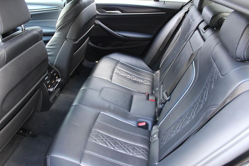 BMW Řada 5 540i xDrive - fotka 24 z 28