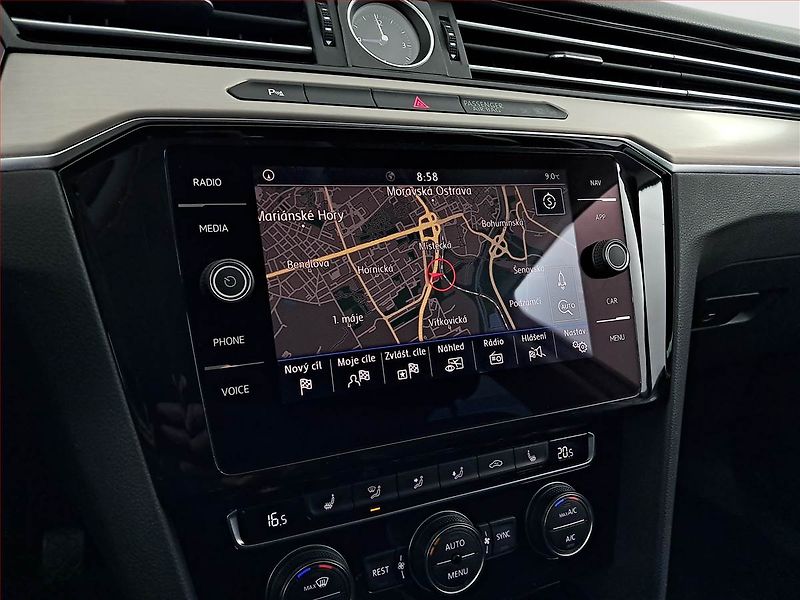 Volkswagen Passat (2017) Highline 2.0 TDI, Serv.kniha - fotka 13 z 19
