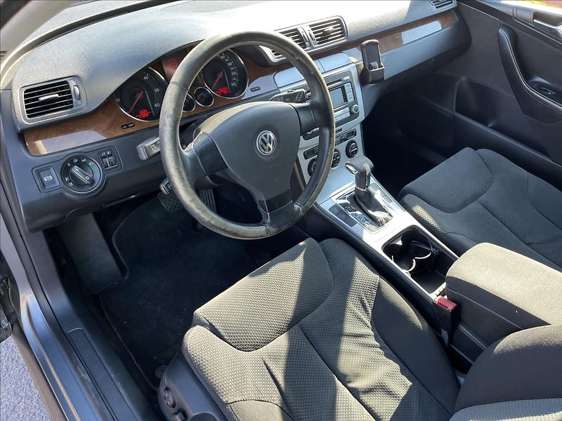 Volkswagen Passat Variant 2,0 TDi DSG KLIMA SERVIS - fotka 10 z 32
