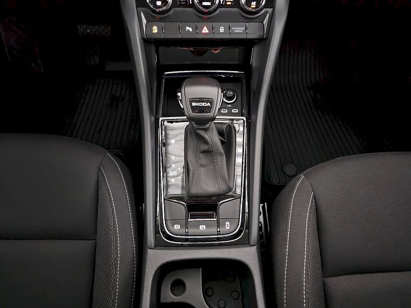 Škoda Karoq (2024) 1.5TSI 110kW DSG Selection - fotka 23 z 31