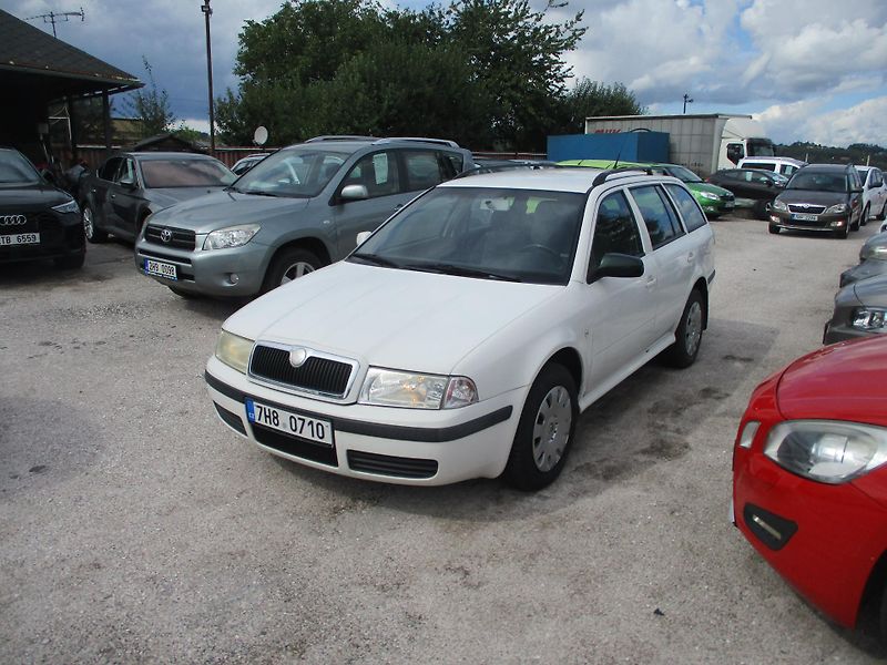 Škoda Octavia (2007) combi 1,6 - fotka 1 z 11