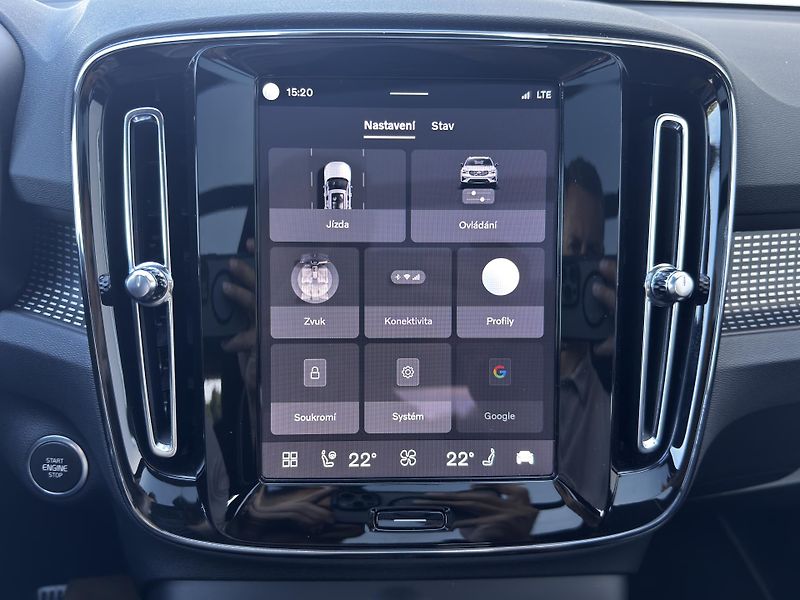 Volvo XC40 B4 FWD ULTRA // REZERVACE  - fotka 36 z 46