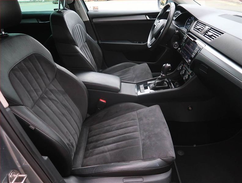Škoda Superb (2017) 1.8 TSI, Automat, ČR,1.maj - fotka 9 z 28