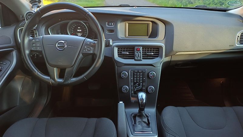 Volvo V40 (2017) Cross Country, nez. topení, TZ - fotka 18 z 28