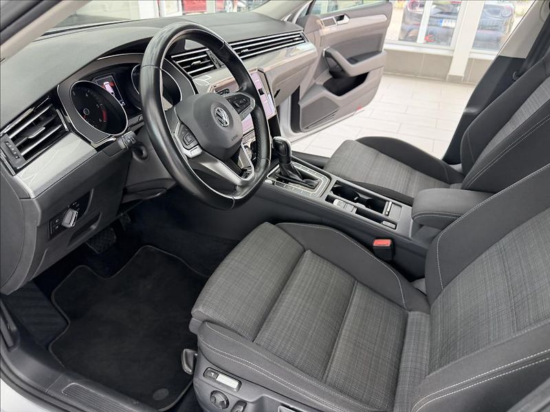 Volkswagen Passat 2,0 TSI, LED, DSG, MirrorLink - fotka 10 z 33