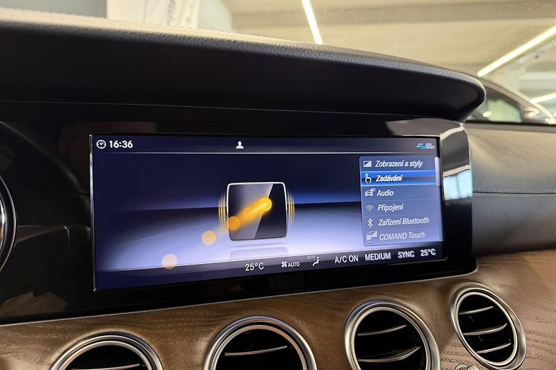 Mercedes-Benz Třídy E (2018) E 200d Exclusive - fotka 90 z 103