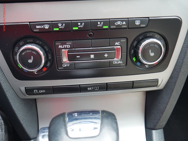 Škoda Octavia (2011) 1.6 TDi, Elegance, DSG - fotka 17 z 20