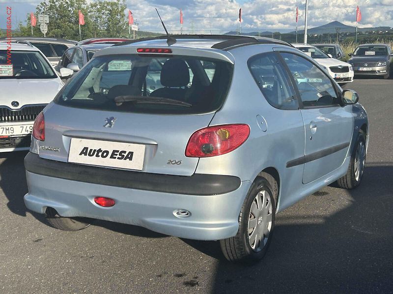 Peugeot 206 (2004) 1.1i, panorama - fotka 4 z 13