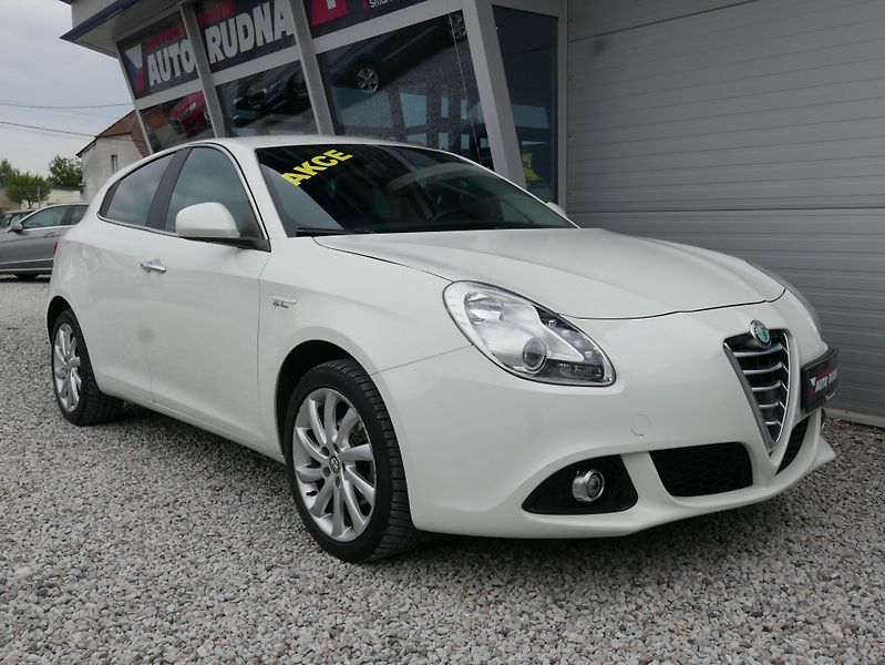Alfa Romeo Giulietta 1,4T ČR REZERVACE - fotka 4 z 35