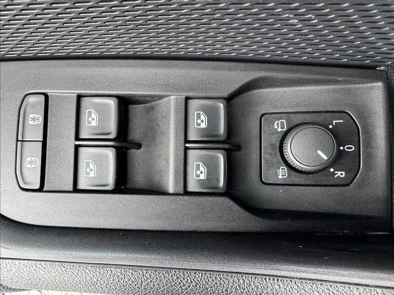 Škoda Octavia 2,0 TDI DSG STYLE+ DPH 1maj ČR - fotka 23 z 50