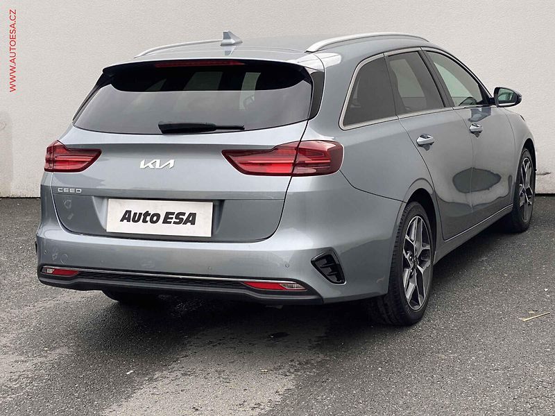 Kia Ceed (2023) 1.5 T-GDi, 1.maj,ČR, TOP - fotka 4 z 18