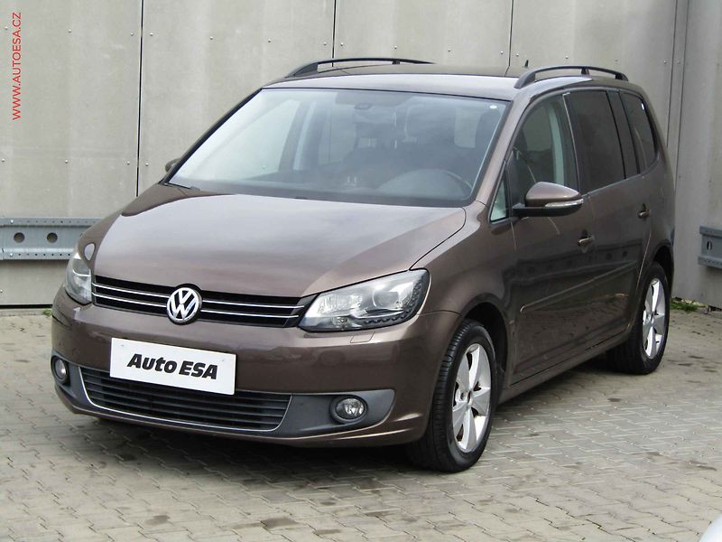 Volkswagen Touran (2011) 1.4 TSi, AC, výhřev sed - fotka 3 z 20
