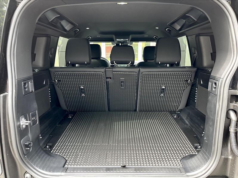 Land Rover Defender (2026) 3,0 110 X-Dynamic SE D250 AWD - fotka 17 z 18