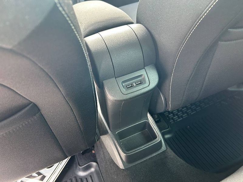 Škoda Fabia Tour Ambition 1,0TSI - fotka 9 z 24
