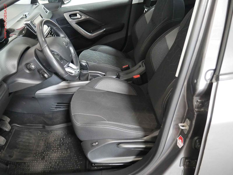 Peugeot 2008 (2017) 1.2 PT, 2.maj,ČR, servis - fotka 9 z 17