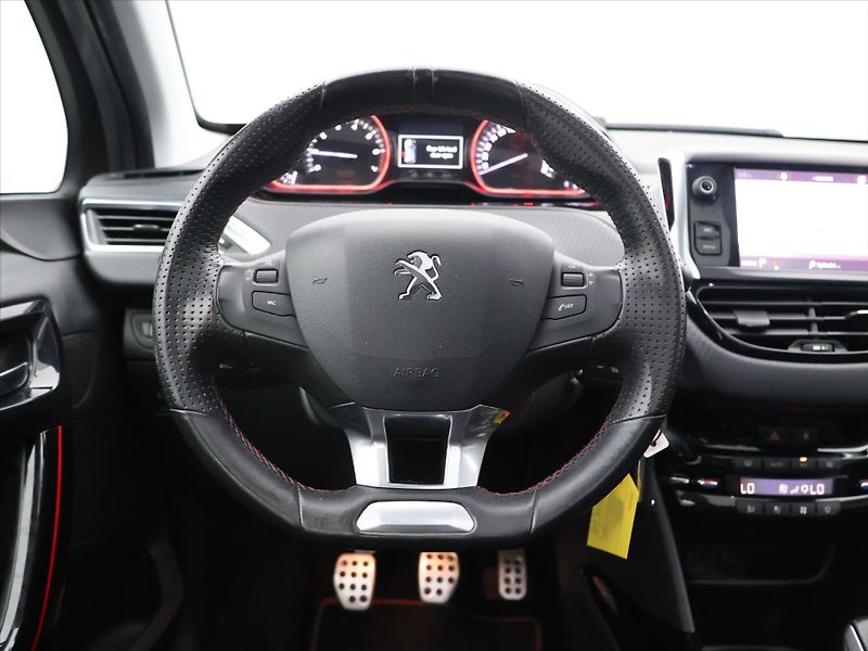 Peugeot 2008 1,2 PT 81KW GT-LINE Panorama - fotka 19 z 33