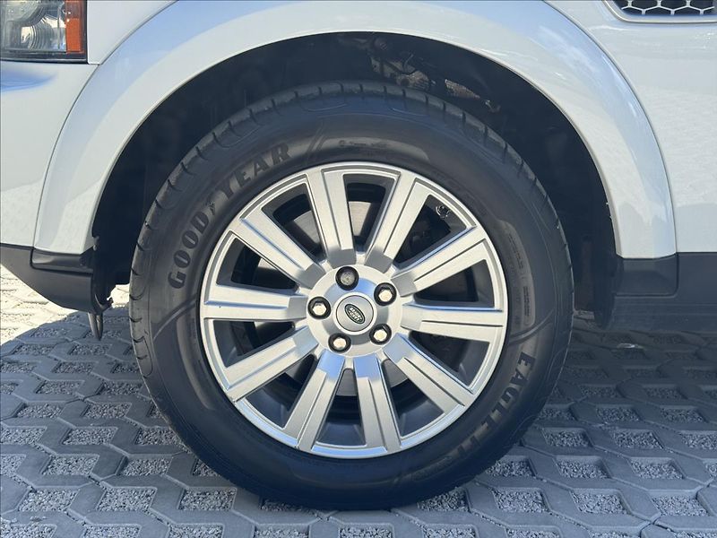 Land Rover Discovery 3,0 SDV6 HSE 4WD AT ČR DPH - fotka 27 z 30