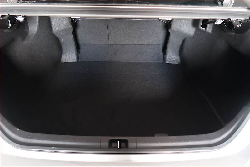 Toyota Camry (2022) Prestige 2.5 Hybrid - fotka 14 z 21