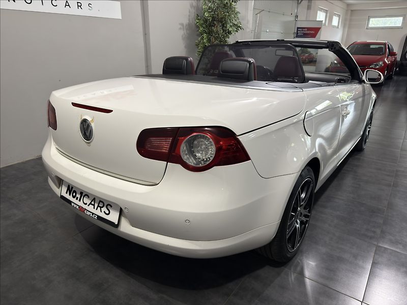Volkswagen EOS 2,0   FSI ČERVENÁ KŮŽE BI-XEN - fotka 5 z 25