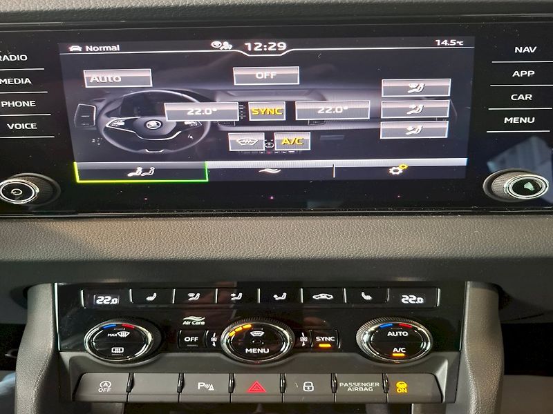 Škoda Karoq (2024) TOP SELECTION TSI 1.5/110KW 6M - fotka 27 z 44