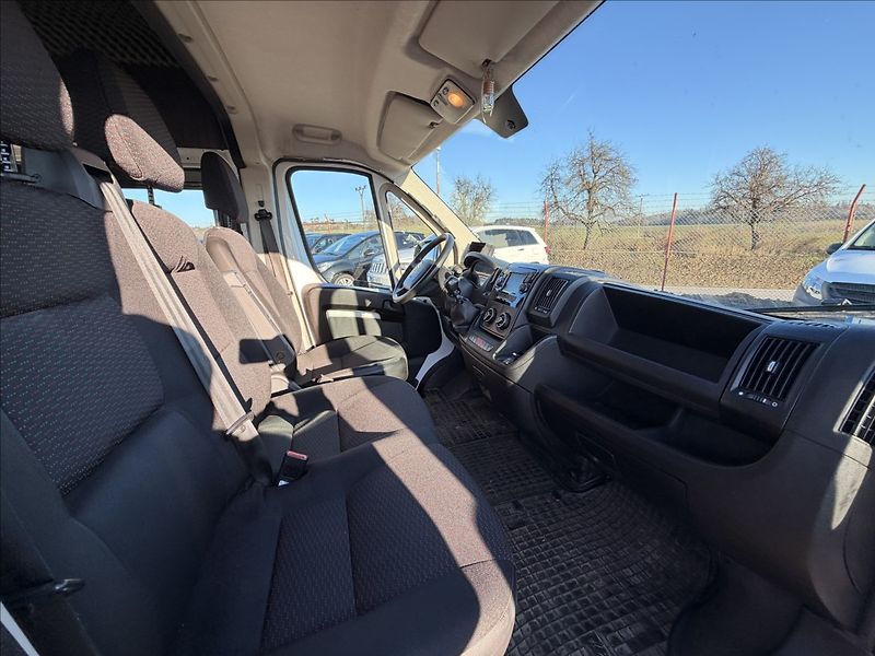 Citroën Jumper 2,2 HDI 121kW 6MÍST DPH - fotka 26 z 29