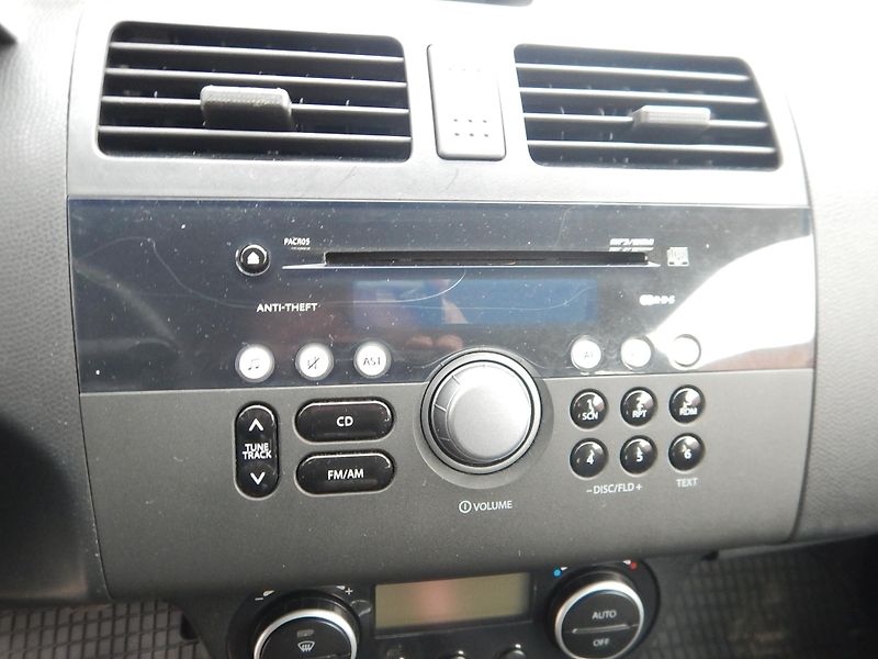 Suzuki Swift 1.3 GLX, ČR, DIGIKLIMA - fotka 22 z 28
