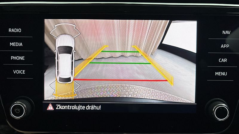 Škoda Superb 2.0 TDI Style Combi - fotka 12 z 29