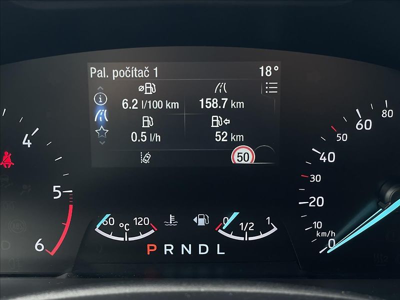 Ford Focus 1,5 Ecoblue AT8 Titanium Style - fotka 10 z 23