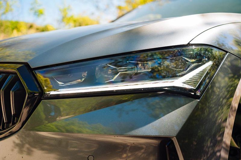 Škoda Superb (2025) 2.0 TDI, Sportline, HUD, Paměť - fotka 7 z 30