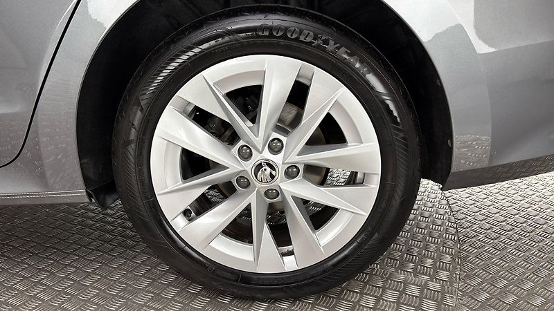 Škoda Octavia 1.5 TSI Style - fotka 19 z 25
