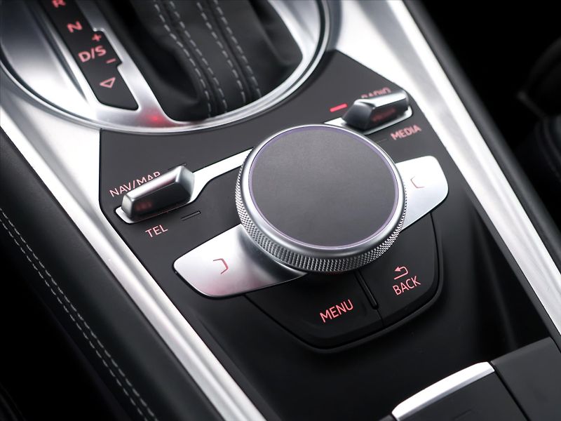 Audi TT 2,0 TFSI 169kW Quattro S-Line - fotka 29 z 38