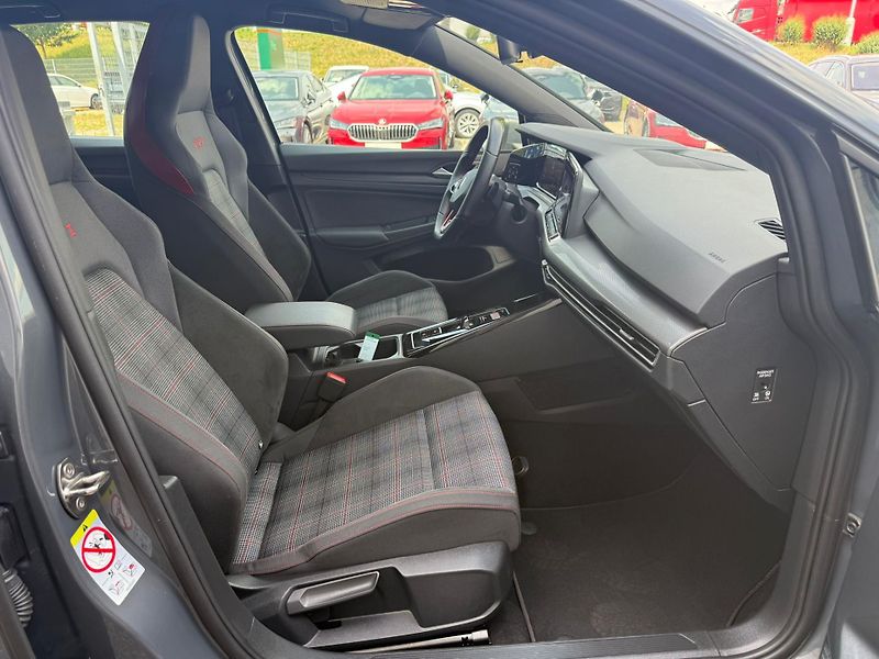 Volkswagen Golf GTI 2.0 TSI 180kW DSG - fotka 9 z 24