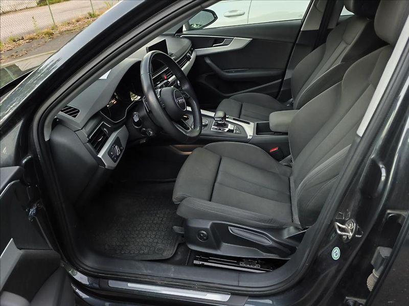Audi A4 Avant 2,0   Sport - fotka 7 z 15