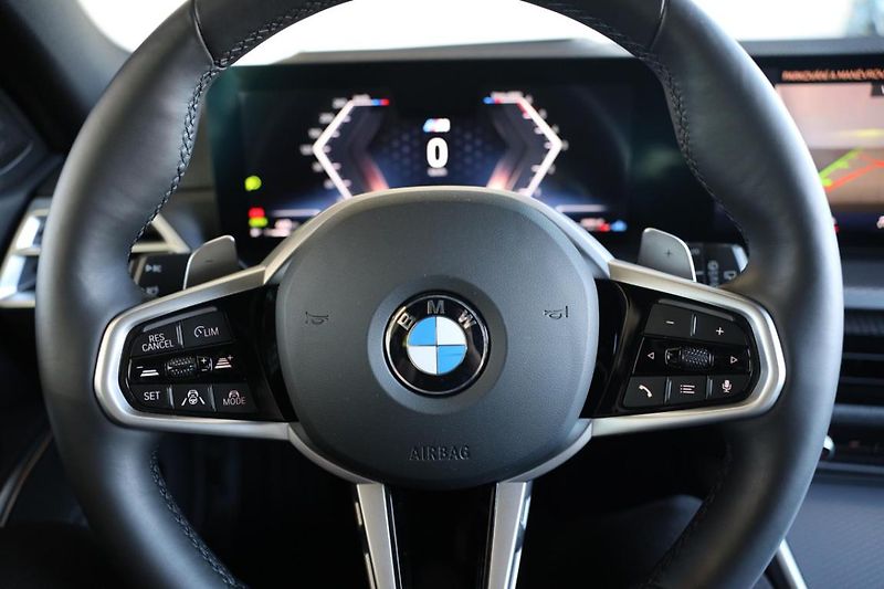 BMW Řada 3 330d xDrive Touring - fotka 27 z 28
