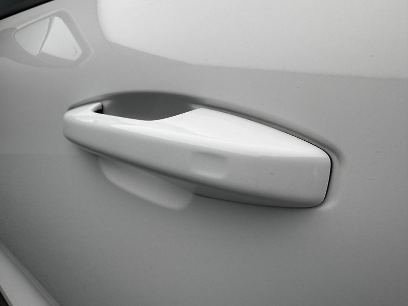 Volvo XC40 T3 MOMENTUM REZERVACE - fotka 17 z 47