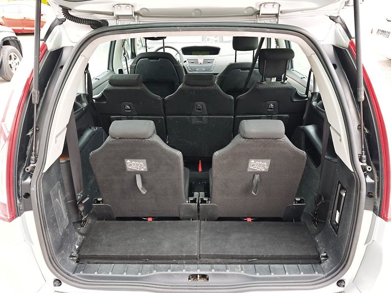 Citroën Grand C4 Picasso (2009) 1,6 TDI 80 KW 7Míst - fotka 9 z 32