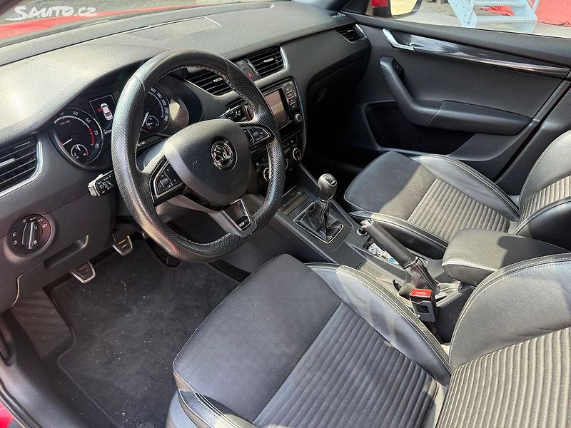 Škoda Octavia (2015) RS 2.0i, 162kw Manuál L+Z kola - fotka 16 z 23