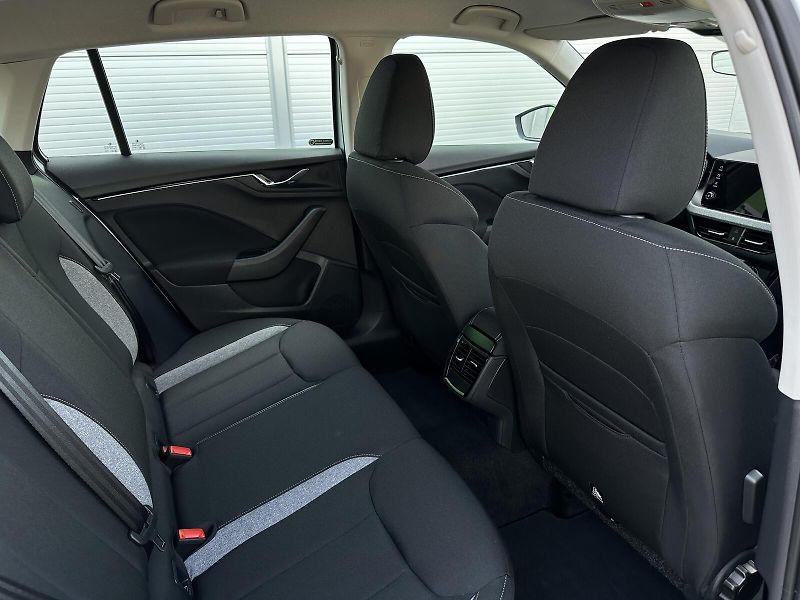 Škoda Scala 1.0TSi Selection 116PS KLIMA A - fotka 32 z 35