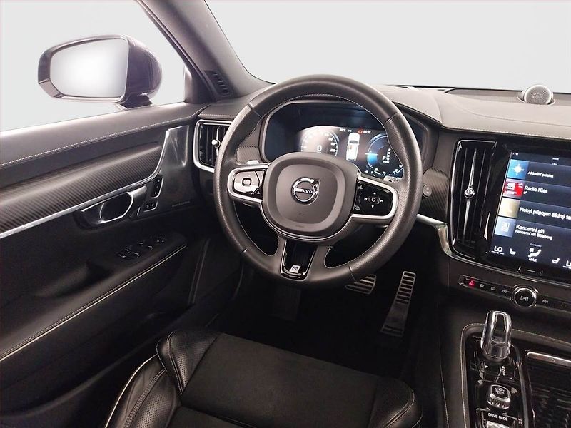 Volvo V90 (2019) T8 Twin Engine AWD - fotka 7 z 25