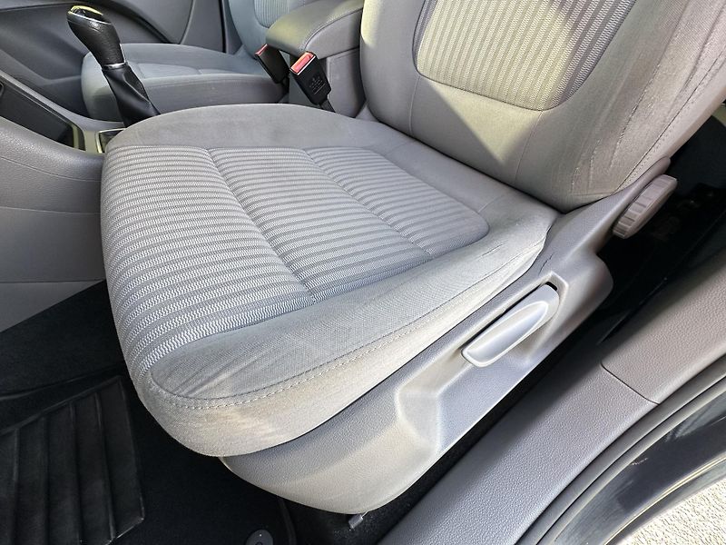 Seat Alhambra (2014) 2.0TDI/103kW * 7.Míst * 2.Maj  - fotka 12 z 35