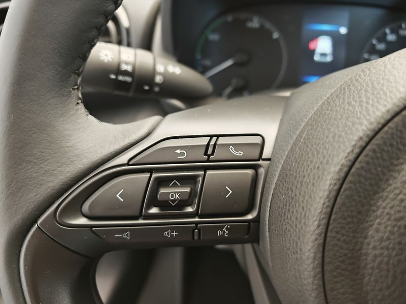 Toyota Yaris 1.5 Hybrid Comfort - fotka 13 z 28