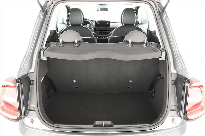 Fiat 500e (2024) 42 kWh, SoH 100% - fotka 11 z 19