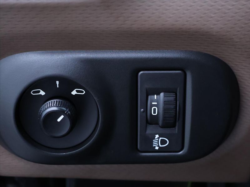 Citroën C4 Cactus 1,2 PT CZ Shine Panorama - fotka 16 z 30