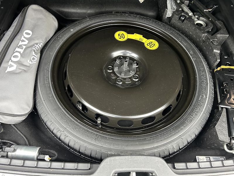 Volvo V90 2.0  B5 4x4 Cross Country Plus - fotka 13 z 30