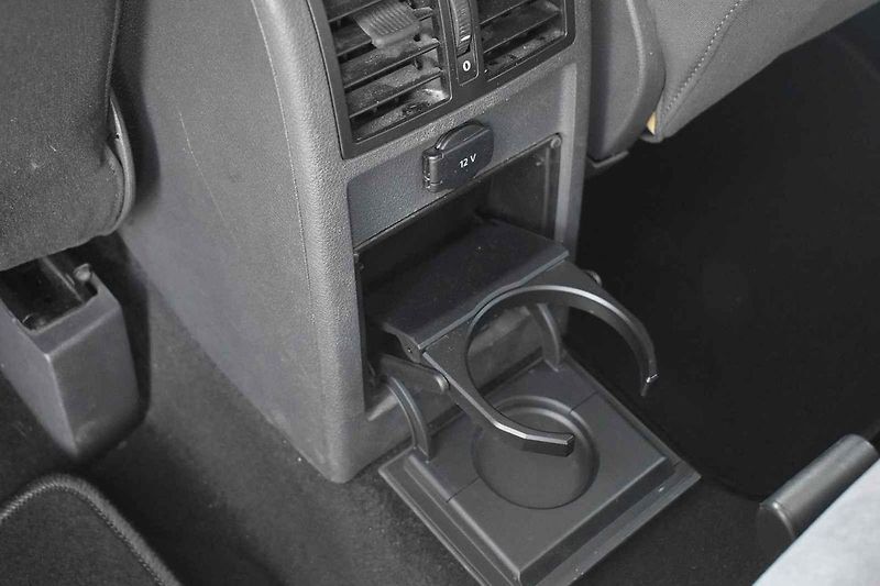 Volkswagen Touran působí usedle, ale je to dobrý rodinný společník