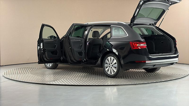 Škoda Superb 2.0 TDI DSG Style Combi - fotka 7 z 28