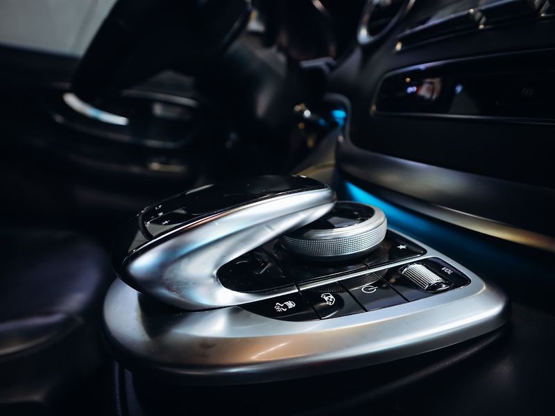 Mercedes-Benz Třídy V V 250d 4MATIC AMG - fotka 9 z 26