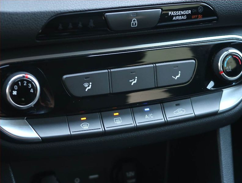 Hyundai i30 (2018) 1.0 T-GDI, Serv.kniha - fotka 17 z 18
