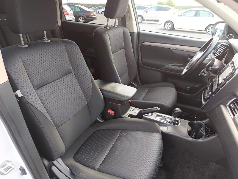Mitsubishi Outlander (2013) - fotka 12 z 24