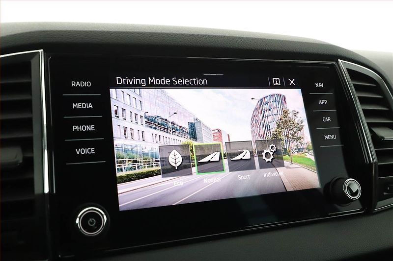 Škoda Karoq (2022) 1.5 TSI - fotka 13 z 16